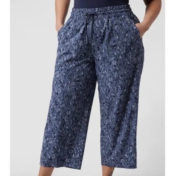 Athleta Pants - Athleta Avenue Printed Wide Leg Crop Pants Size 20 Allure Navy Blue Grey